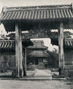 Gates of the Tanjo-ji temple, dedicated to Nichiren, c1900, 1921 作： Julian Leonard Street