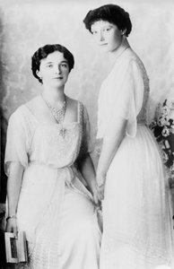 ロシアの大公爵夫人オルガとタチアナ、1910年代 作： K. von Hahn