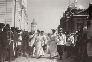 ロシアのサロフ修道院を訪れたロシア王室、1903年 作： K. von Hahn