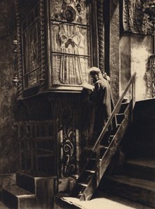 エルサレム、聖墳墓教会、祈る修道士 (白黒写真) 作： Karl Grober
