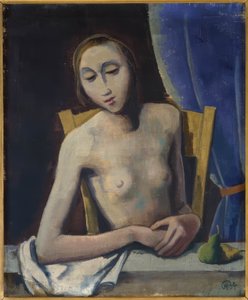 カーテンの前に立つ少女 作： 