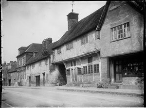 High Street, West Wycombe, ウィコム, バッキンガムシャー 作： Katherine Jean Macfee