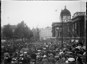 Trafalgar Square, St James, City Of Westminster, Lontoo, 28.6.1919 (b/w kuva) 作： Katherine Jean Macfee