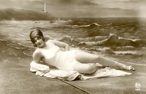 水着の女性、c。 1900年代初頭（ポストカード） 作： Alec Hunter