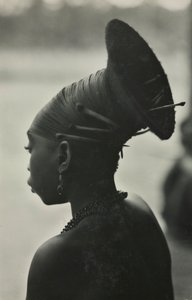 Mangbetu-Frisur、Kazimierz Zagórskiによる写真、1928-1