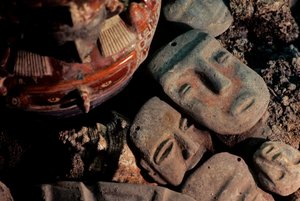 アメリカ大陸; 考古学; メキシコ; テンプロ・マヨール; アステカ大神殿; 埋葬; テノチティトラン..., 2010年（写真） 作： Kenneth Garrett