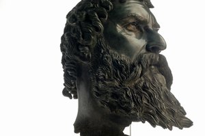 ブルガリア・ゴールドラッシュ、考古学博物館、ギオルギ・キトフのブロンズヘッド・ポート...、2006年（写真） 作： Kenneth Garrett