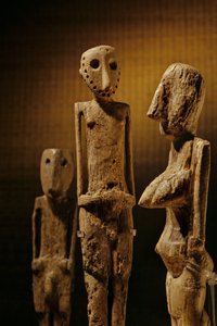 カバと象牙の置物、高さ2フィート、ベエルシェバ渓谷産。