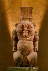 ベス神の石灰岩像、後期、2002年（写真） 作： Kenneth Garrett