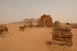 ナガ遺跡、ナカ、上ヌビア、ヌビア人、古代の中心地、メロイト時代 作： Kenneth Garrett