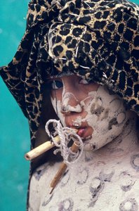 オルメカの謎；「トラ」とポンチョ・ダンス；テノシケ；メキシコ 作： Kenneth Garrett