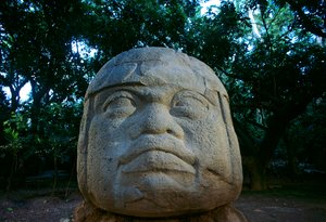 オルメカ; メキシコ; 古代文化; アメリカ大陸; 考古学; 人工物; ラ・ヴェンタ; オルメカの頭部 作： Kenneth Garrett