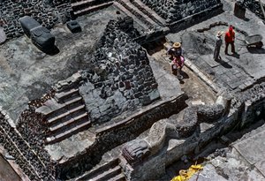 テノチティトラン, テンプロ・マヨール, アステカ, カレンダー, メキシコ, 考古学, メキシコ・シティ, 研究所, 2010年（写真） 作： Kenneth Garrett
