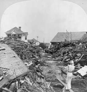瓦礫の中の通路、ガルベストンの19番街の北側 作： Keystone View Company