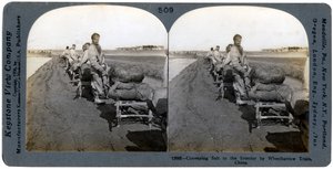 手押し車列車、1906年に内部に塩を運ぶ 作： Keystone View Company