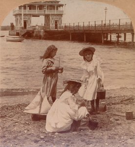 ビーチc1900で遊ぶ 作： Keystone View Company