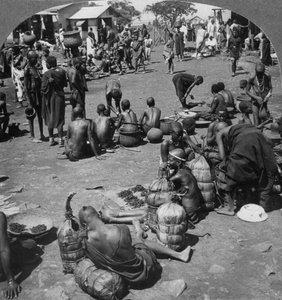 ケニア、ビクトリア湖、ポートフローレンスのネイティブマーケット、c1901-c1903 作： Keystone View Company