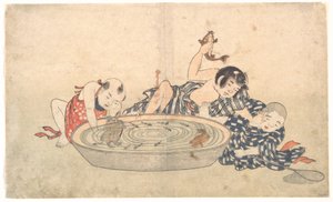 魚とカメの入ったたらいで遊ぶ少年たち 作： 北尾重政