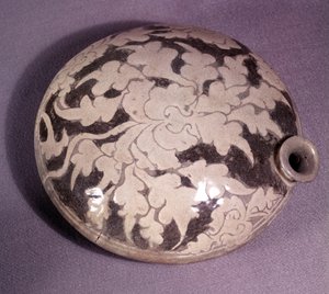 Art coreen：磁器製のワインボトル（または瓶）。高麗時代 作： Korean School