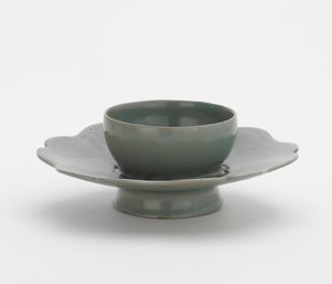 ボウルスタンド、12世紀前半（青磁釉の石器） 作： Korean School