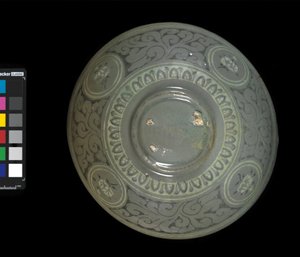 青磁釉鶴雲文鉢 1150～1200年頃 作： Korean School