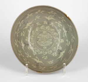 鶴と雲の入ったボウル、c.1150-1200 作： Korean School