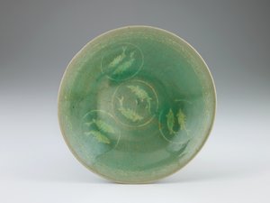 ペアの魚の象眼細工の装飾が施されたボウル、12世紀後半 作： Korean School