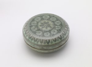 箱、高麗時代、12世紀後半（陶）