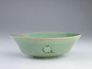 12世紀後半から13世紀半ばにかけて、カビが生えた象眼細工の装飾が施された料理 作： Korean School