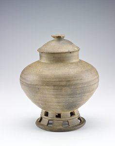 壺、6世紀前半（天然灰釉の痕跡を残した素焼きの石器） 作： Korean School