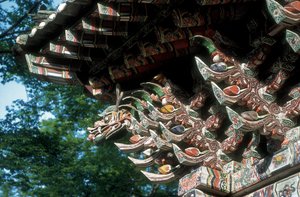北朝鮮・江原道高山郡・高光寺、屋根の細部(写真) 作： Korean School