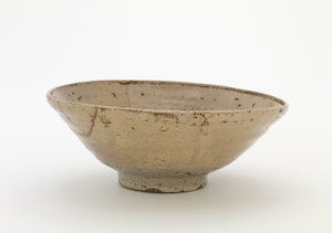 茶碗、イドワキ型、茶碗（コライジャワン）、16〜17世紀後半（石器、無ガラス磁器、不透明釉薬、金漆補修） 作： Korean School