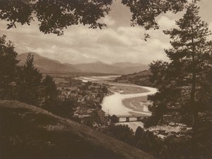 Bad Tölz と Isar 谷、カルバリーからの眺め。 バート テルツとイザール渓谷、カルヴァリエンベルクからの眺め (白黒写真) 作： Kurt Hielscher