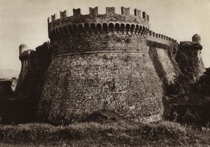 イタリア: サルザネッロ城 (白黒写真)