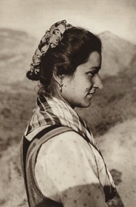 イタリア：モラーノ・カラブロの衣装（白黒写真） 作： Kurt Hielscher