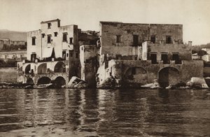イタリア：イスキア・ポンテにて（白黒写真） 作： Kurt Hielscher