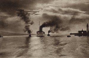 イタリア: ナポリ、港へのアクセス (白黒写真) 作： Kurt Hielscher