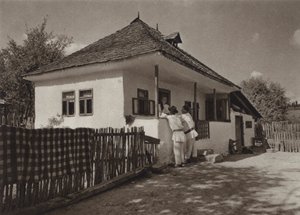 ルーマニア: Voinesti、農民の家 (白黒写真)