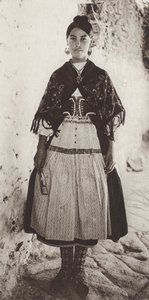 スペイン: トレド県ラガルテラの衣装 (白黒写真) 作： Kurt Hielscher