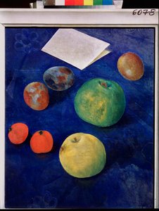 青いテーブル クロスに果物。 Kuzma Sergeevich Petrov Vodkin (Petrov-Vodkin) (Kouzma Petrov Vodkin) (Petrov-Vodkin) (1878-1939)、キャンバスに油彩による絵画 作： Kuzma Sergeevich Petrov Vodkin