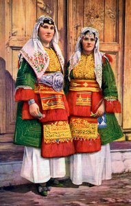 2人のギリシャ人女性、1922年。 作： L. G. Popoff