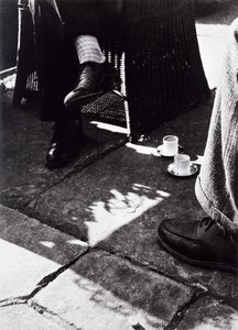 コーヒーで（ビンテージゼラチンシルバー写真） 作： Laszlo Moholy Nagy