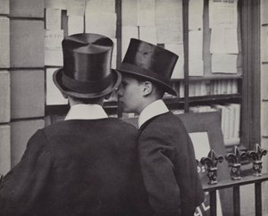 イートンのスポティスウッド・ウィンドウ（モノクロ写真 作： Laszlo Moholy Nagy