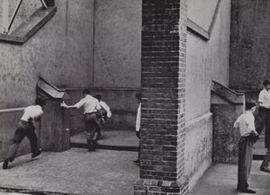 Fives, Eton (モノクロ写真) 作： Laszlo Moholy Nagy