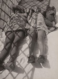 シエスタ、1926年。 作： Laszlo Moholy Nagy
