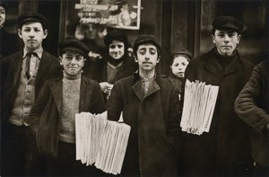 ハートフォード・ニュースボーイズ 作： Lewis Hine