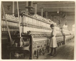 [14歳の紡績工、ブラゾス・バレー製綿工場、テキサス州西部] 作： Lewis W. Hine