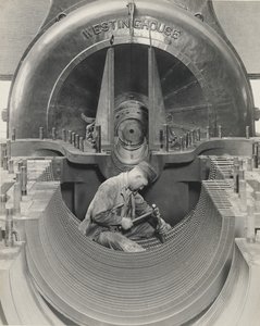 タービンの心臓 作： Lewis W. Hine