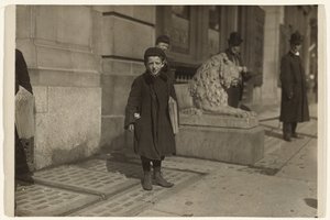 ニュースボーイ 作： Lewis W. Hine