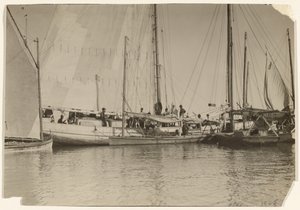 [オイスター・ボート、モービル湾、アラバマ州]。 作： Lewis W. Hine